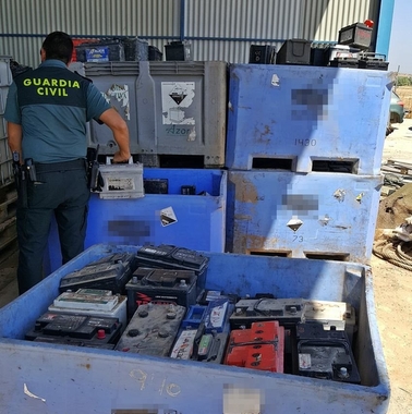 La Guardia Civil detiene a dos personas por el robo de baterías en explotaciones agrícolas de Vegas Altas