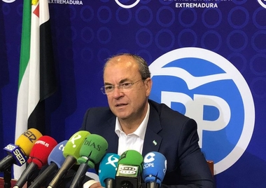 Monago a Ábalos: un tren digno es el que coge usted todos los fines de semana para ir a su casa