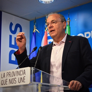 Monago lamenta que el PSOE extremeño esté en la foto de la bilateralidad con Cataluña