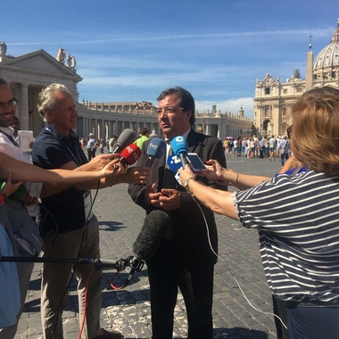Fernández Vara pide al Papa Francisco que Guadalupe dependa de la Provincia Eclesiástica de Extremadura