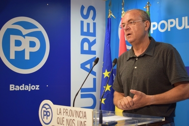 Monago afirma que con Vara empeora todo a pasos agigantados
