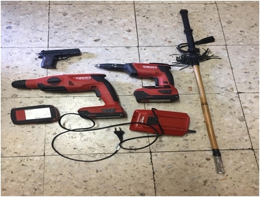 Intervenidas a un individuo por parte de Policía Local tres baterías, un cargador de las mismas, dos atornilladores, una pistola simulada