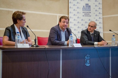 Fernández Vara participa en la inauguración del ciclo de conferencias de Al-Mossasa 2018