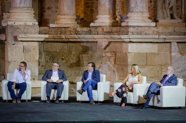 Guillermo Fernández Vara destaca la contribución de la gastronomía en la mejora de los datos del sector turístico