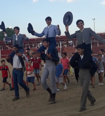 Novilleros de la Escuela Taurina de Badajoz han toreado el pasado fin de semana en Ávila, Valencia y Táliga