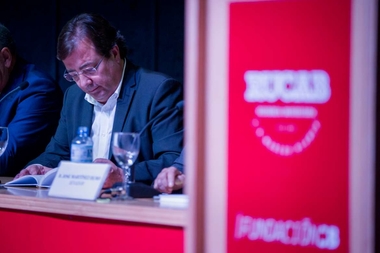 Fernández Vara destaca la contribución de la universidad al desarrollo de Extremadura en los últimos 35 años