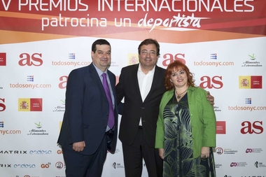 Guillermo Fernández Vara asiste a la entrega de los IV Premios Internacionales Patrocina un Deportista