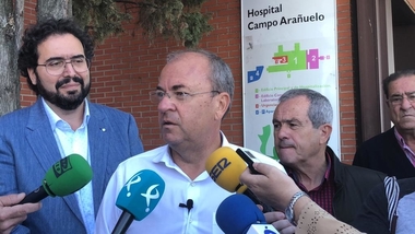 Monago critica la situación de ''ruina'' de los hospitales y exige recursos para su mantenimiento