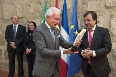 El presidente de la Junta recibe a miembros de las asociaciones francesas Orden Nacional del Mérito y Mujeres Avenir