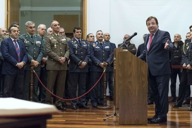 El presidente de la Junta asiste a la toma de posesión del nuevo jefe superior de policía de Extremadura