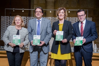Junta y Diputación de Badajoz colaboran en la publicación de una guía para cuidadores familiares de personas mayores dependientes