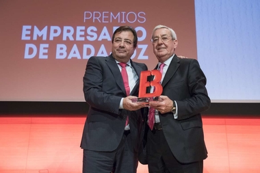 Fernández Vara participa en la Gala de Entrega de los Premios Empresario de Badajoz