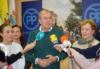 Monago tacha de fracaso de Vara que Sánchez no haya conseguido compromisos para Extremadura