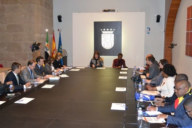 Una delegación angoleña visita Extremadura para conocer el modelo de descentralización administrativo local