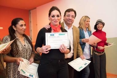 Fernández Vara subraya que la formación y capacitación son imprescindibles en un mundo cada vez más complejo y competitivo