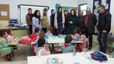 Esther Gutiérrez visita el colegio de Valencia del Ventoso, recientemente reformado