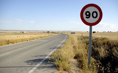 Extremadura adapta el límite de velocidad a 90 kilómetros por hora en carreteras secundarias