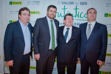 Fernández Vara valora el profundo compromiso con la realidad de los ciudadanos de la ONCE