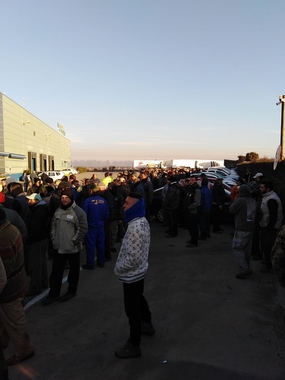 Concentración los trabajadores de SOL BADAJOZ exigiendo la aplicación del salario mínimo en la empresa