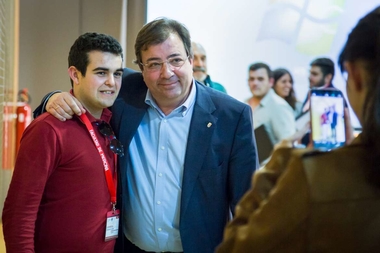 Fernández Vara considera clave el estudio de disciplinas como la historia y la filosofía en los primeros años de todos los grados