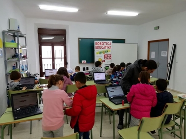 La Casa de la Cultura de Monesterio acogió ayer un Taller de Robótica Educativa 