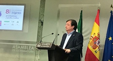 Fernández Vara subraya que el feminismo no es una ideología, sino una manera de entender y concebir el mundo y la sociedad
