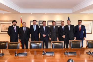 Fernández Vara se reúne con el presidente de la CEOE y representantes de la CREEX