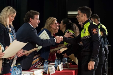 Fernández Vara destaca la labor de proximidad y de cercanía que realiza el cuerpo de Policía Local