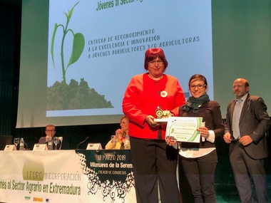 Begoña García resalta la importancia del relevo generacional del sector agroindustrial como motor de la economía extremeña