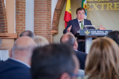 Fernández Vara participa en la entrega de los 'I Premios Espiga Quesos' de Caja Rural de Extremadura