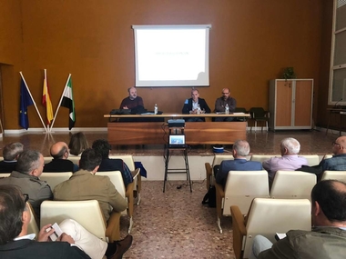 Desarrollo Rural asiste a una reunión con las comunidades de regantes para tratar ayudas de modernización de los regadíos de Extremadura