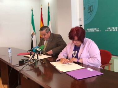La consejera Begoña García firma la renovación del convenio del proyecto Mosaico