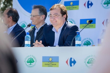 Fernández Vara valora la figura de los productores como un elemento esencial de la economía moderna