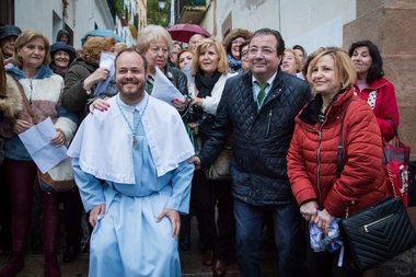 Fernández Vara asiste en Cáceres a la bajada de la Virgen de la Montaña