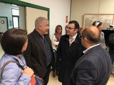 Empleados públicos de la Consejería de Medio Ambiente y Rural, Políticas Agrarias y Territorio donan libros para el Hospital Don Benito-Villanueva