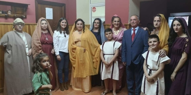 Gil Rosiña asiste a la representación del auto sacramental