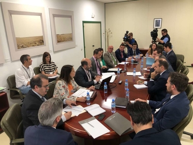 La Junta presenta a las entidades el Instrumento Financiero que dotará de mejor financiación al campo extremeño