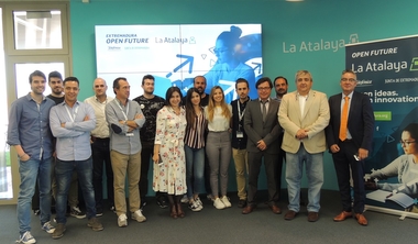 El rector de la UEX visita La Atalaya y conoce los 7 proyectos que se impulsan en el centro
