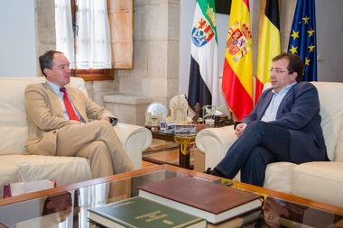 El presidente de la Junta recibe al embajador de Bélgica en España