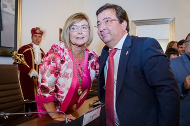 El presidente de la Junta asiste en Cáceres a la toma de posesión de la Corporación Provincial y de la presidenta de la Diputación