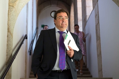 Fernández Vara da a conocer el nuevo gobierno de la Junta de Extremadura, con dos vicepresidencias y nueve consejerías