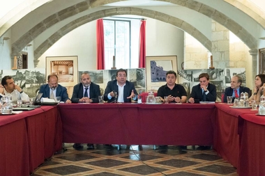 Fernández Vara apuesta por la formación y por dar facilidades a las empresas para abordar el futuro de la región
