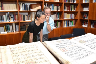 La consejera de Cultura subraya que la recuperación de la Biblioteca de Yuste contribuye a enriquecer el patrimonio bibliográfico de Extremadura