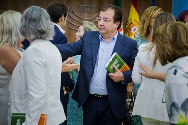 El presidente valora el trabajo del Consejo Económico y Social de Extremadura cuyas aportaciones ayudan a la toma de decisiones futuras