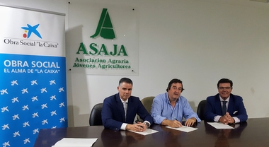 CaixaBank fomenta la incorporación de jóvenes a la empresa agraria de la mano de ASAJA Cáceres
