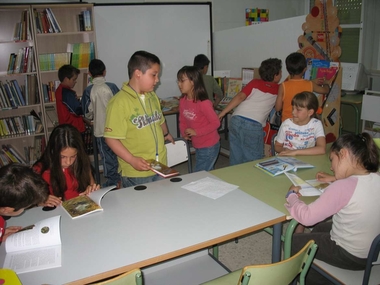 La Junta de Extremadura convoca el procedimiento para la adscripción de centros educativos públicos a la Red de Bibliotecas Escolares