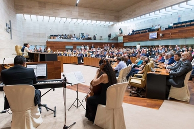 Vara aboga por seguir insistiendo en la defensa de la memoria de las víctimas del terrorismo en el acto institucional celebrado en la Asamblea