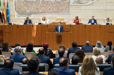 Fernández Vara plantea una amplia reivindicación ante el Gobierno de España en el discurso institucional del Día de Extremadura