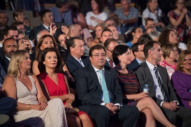 Los extremeños celebran el Día de la Comunidad otorgando el protagonismo a la juventud y a la infancia