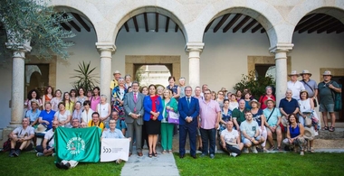 La vicepresidenta de la Junta recibió a un grupo de cántabros participantes en los actos del V Centenario de la primera Vuelta al Mundo